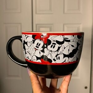 Disney Classic Minnie Rocks The Dots All Over Faces Ceramic Soup Mug, 24…